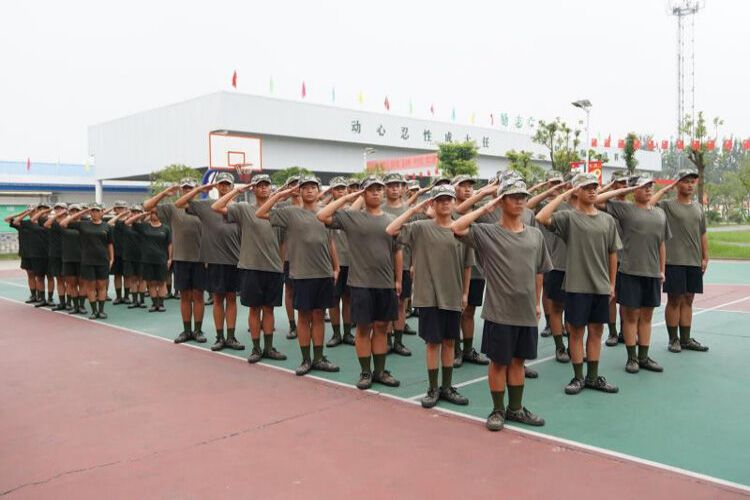 湖北正苗启德素质教育学校全封闭式准军事化管理